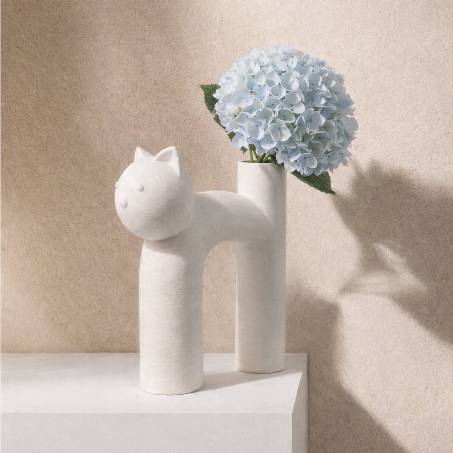 A cat-shaped vase. A minimalist interior object with character. 3D-printed using eco-friendly plastic